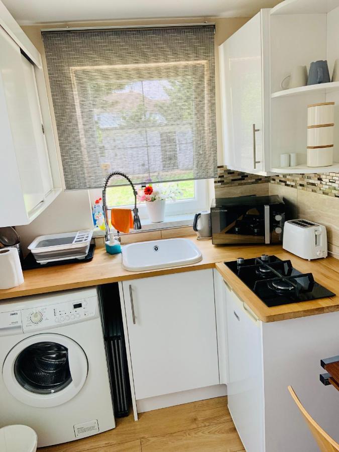 Beautiful Self Contained Studio Appartement Londen Buitenkant foto
